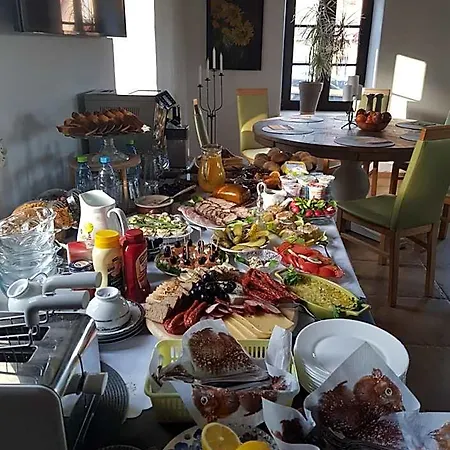 Bed & Breakfast Goscinne Art- Dworek Kudowa Zdroj