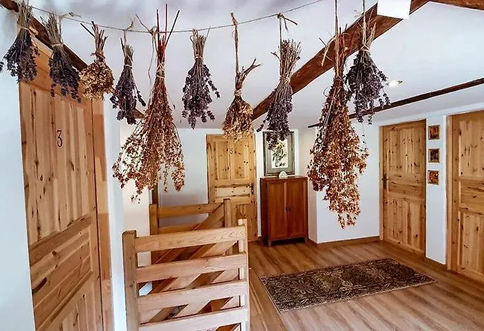 Goscinne Art- Dworek Bed & Breakfast 3*